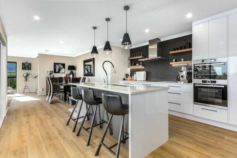 66 Endeavour Drive, Whitby, Porirua - Carousel 1