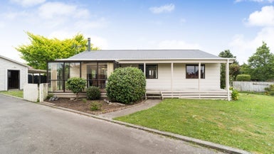 14 Gladys Place, Kelvin Grove, Palmerston North - Carousel 1