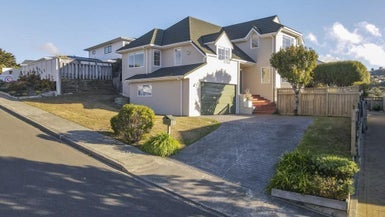 12 Ronald Woolf Place, Churton Park, Wellington - Carousel 1