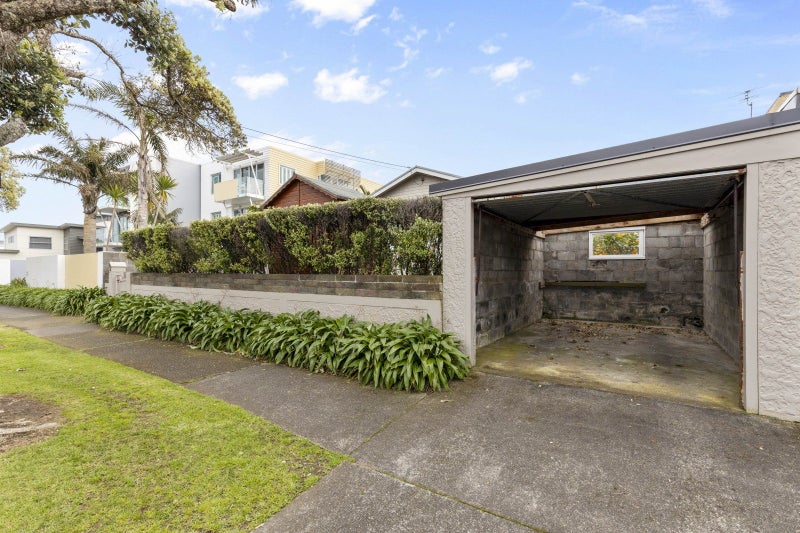 25 McLean Street, Strandon, New Plymouth - Carousel 25