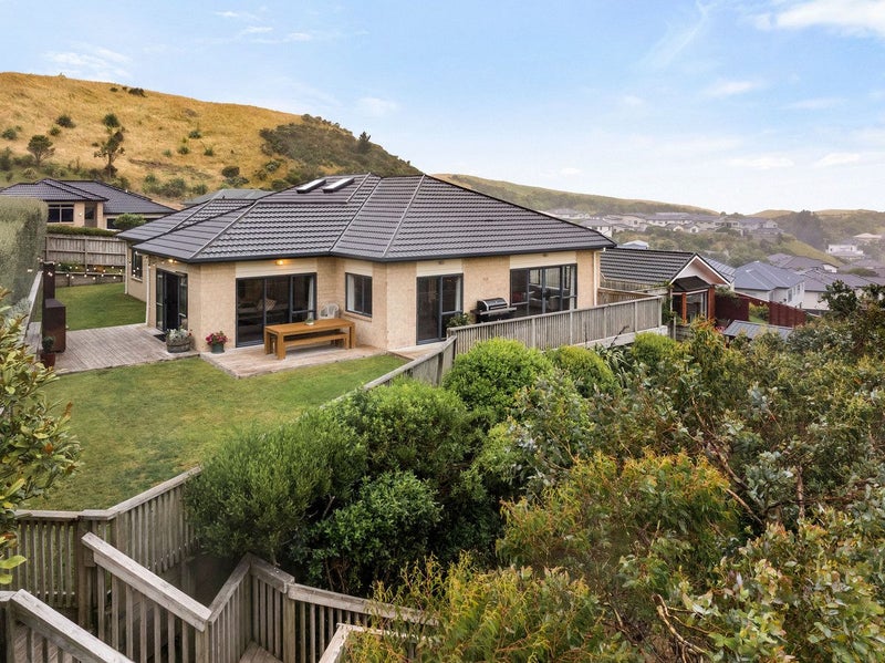 17 Gifford Grove, Churton Park, Wellington - Carousel 2