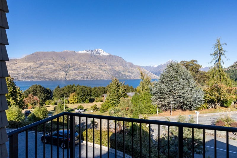 10/8 McKerrow Place, Sunshine Bay, Queenstown - Carousel 1