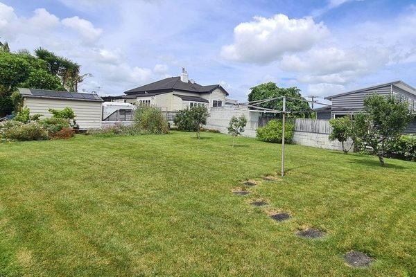 11 Charles Crescent, Beerescourt, Hamilton - Carousel 10