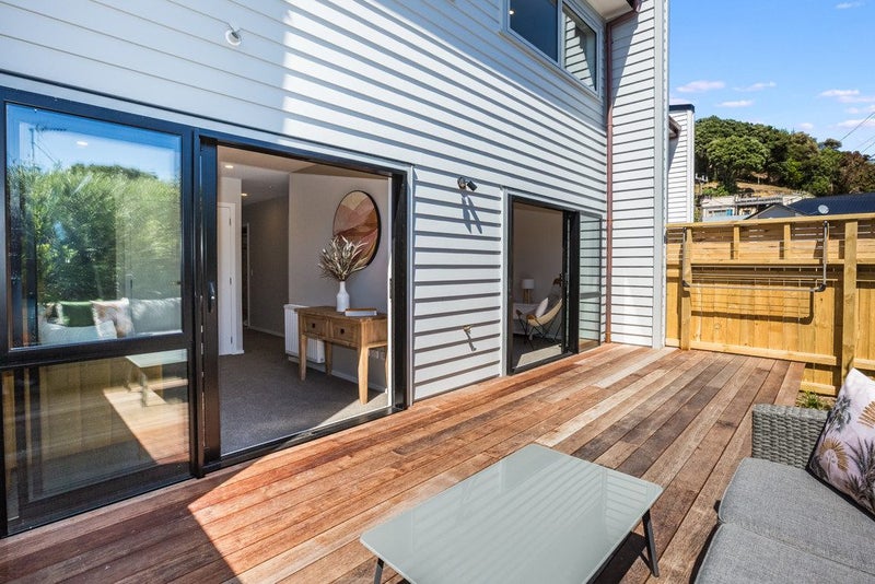 2/7 Grays Road, Plimmerton, Porirua - Carousel 2