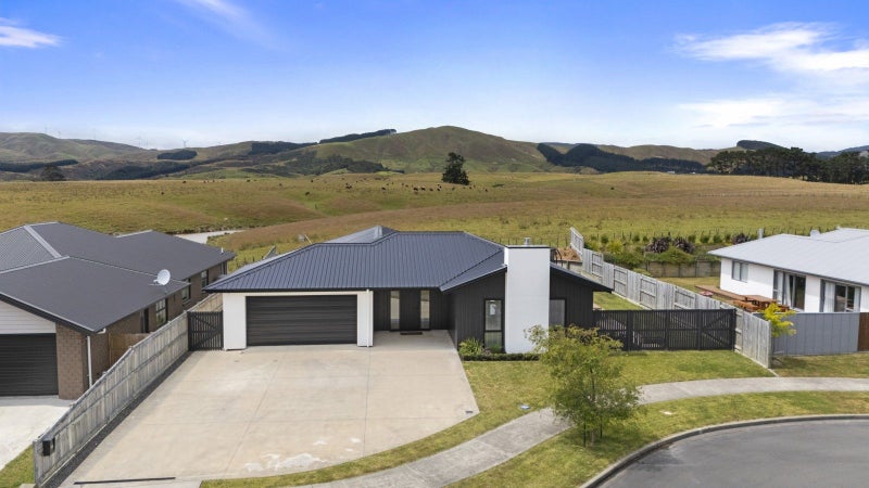 18 Atlantic Drive, Fitzherbert, Palmerston North - Carousel 1