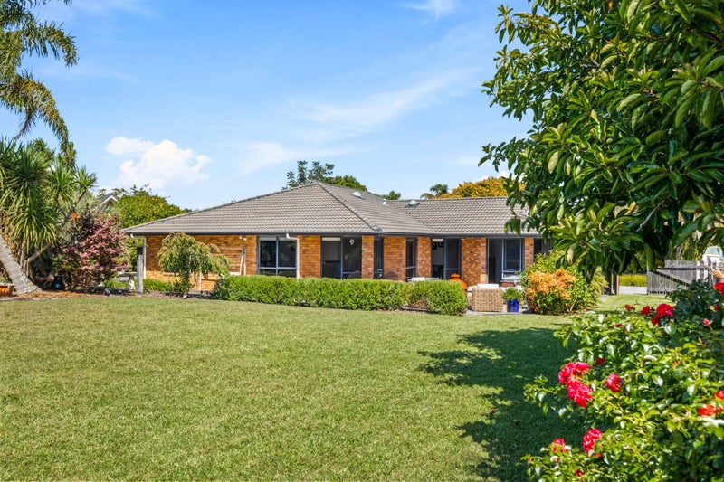 49 Sunny Crescent, Huapai, Kumeu - Carousel 1