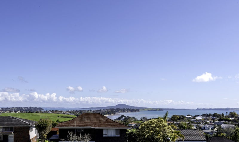 12 Copperfield Terrace, Mellons Bay, Auckland - Carousel 1