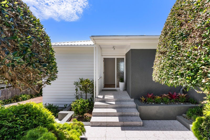 1/1 Eastcliffe Road, Castor Bay, Auckland - Carousel 2