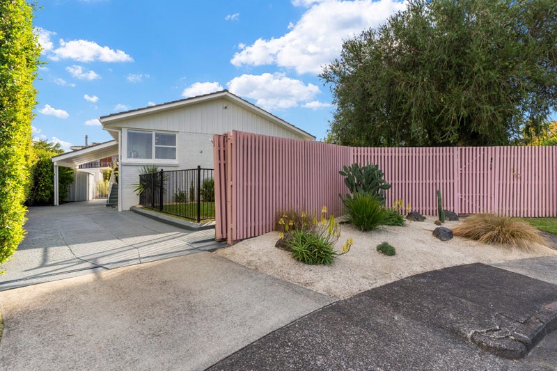 1/12 Grimshaw Place, Henderson, Auckland - Carousel 1