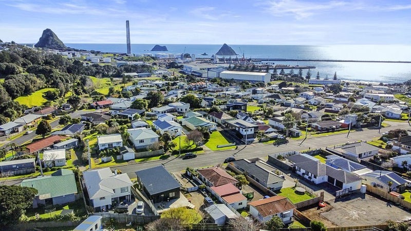 2/47 South Road, Blagdon, New Plymouth - Carousel 1