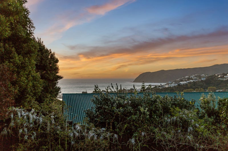 2/11 MERVYN PLACE, Plimmerton, Porirua - Carousel 2