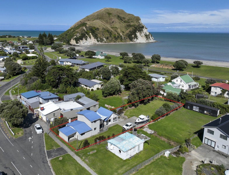 140 Newcastle Street, Māhia - Carousel 1
