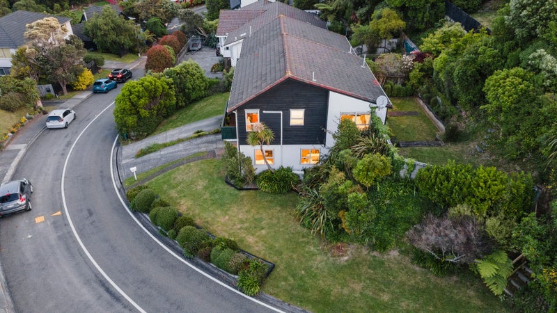 9 Paparata Street, Karori, Wellington - Carousel 2