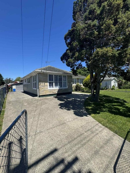 12 Calvert Street, Papakura, Papakura - Carousel 1