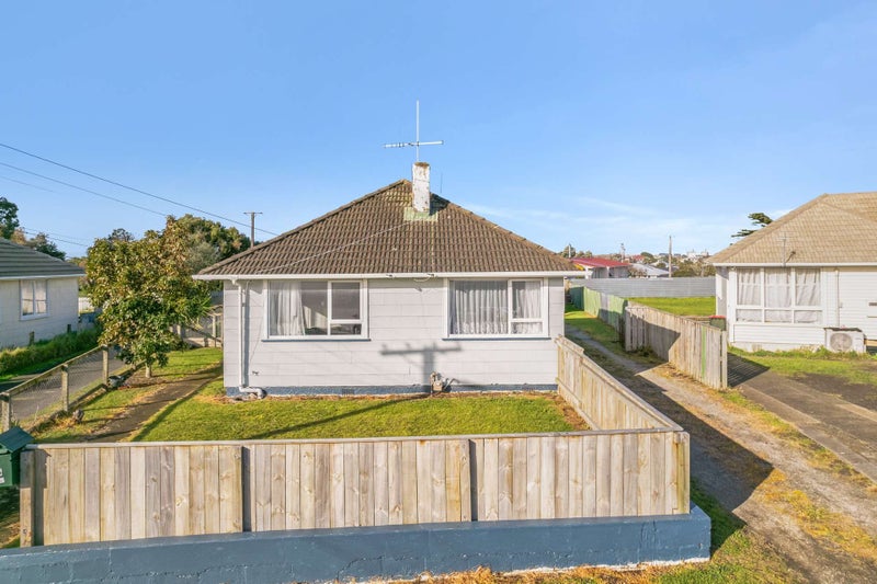 15 Churchill Crescent, Tawhero, Whanganui - Carousel 1