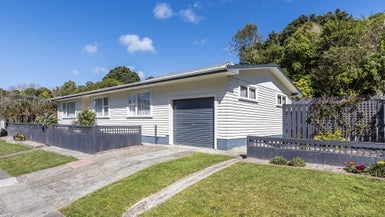 2A Wilfred Street, Tawa, Wellington - Carousel 1