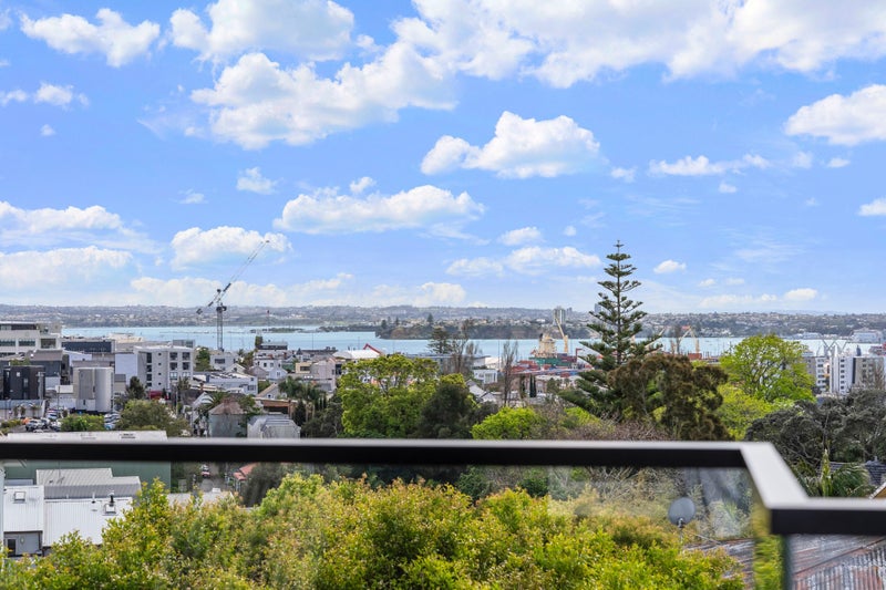 4/10 St Georges Bay Road, Parnell, Auckland - Carousel 1