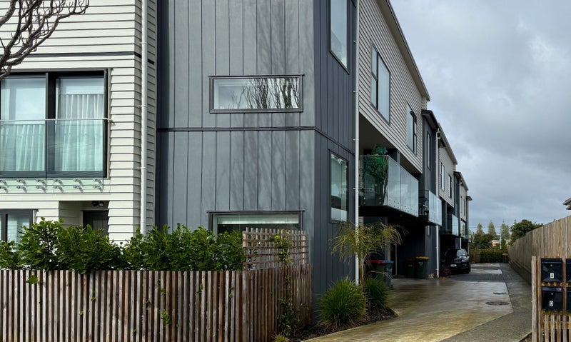 16D Brookfield Avenue, Onehunga, Auckland - Carousel 2