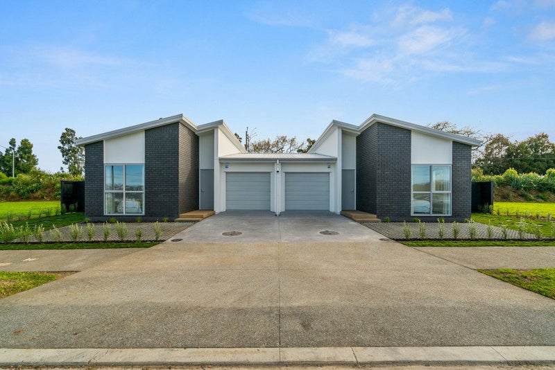 36 Metoriti Crescent, Karaka, Papakura - Carousel 1