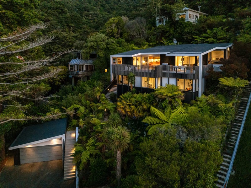 4 Francis Bell Grove, Lowry Bay, Lower Hutt, Wellington - Carousel 1