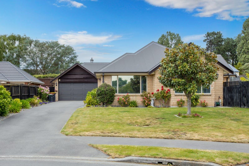 7 Strathmore Gardens, Burwood, Christchurch - Carousel 1