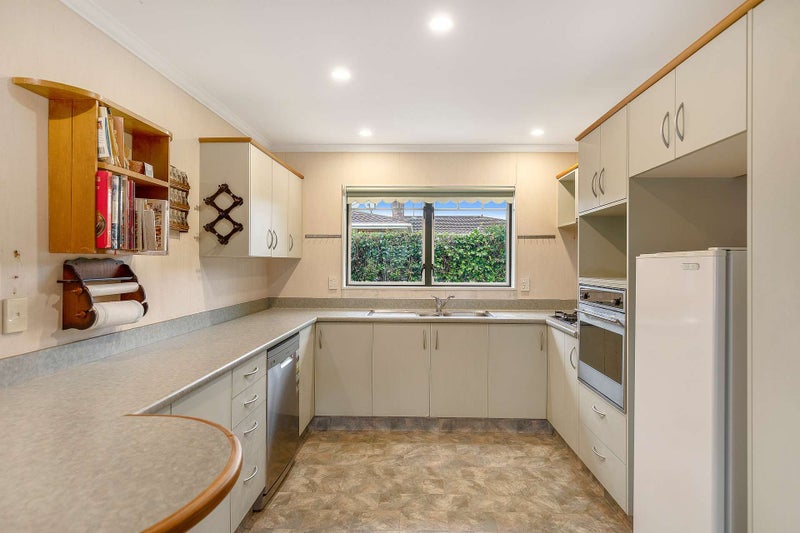 11 Sutherland Crescent, Westbrook, Palmerston North - Carousel 2