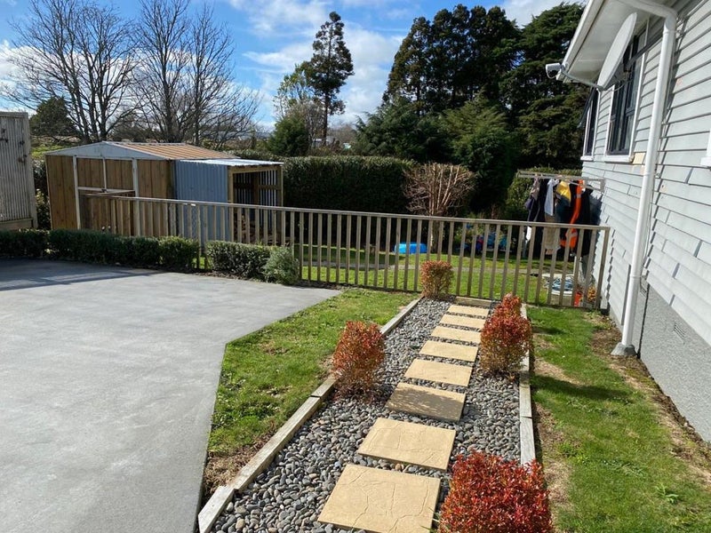 28 Warwick Road, Stratford - Carousel 10