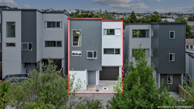 3/11 Celeste Place, Totara Vale, Auckland - Carousel 2