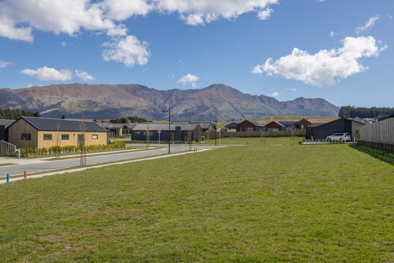 1 Linnburn Road, WANAKA - Carousel 2