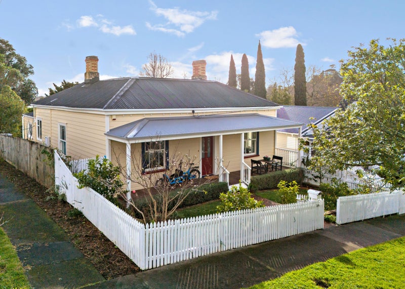 30 Kingsland Avenue, Kingsland, Auckland - Carousel 2