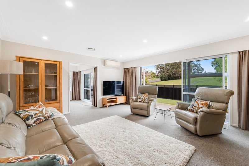 12 Mirrabooka Avenue, Botany Downs, Auckland - Carousel 2