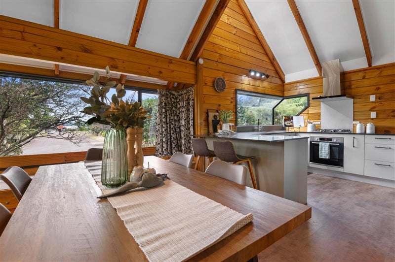 62 Grand Vue Road, Kawaha Point, Rotorua - Carousel 1