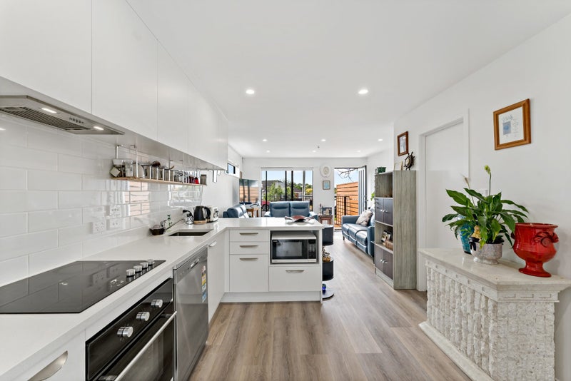 18D Victoria Street, Pukekohe - Carousel 1