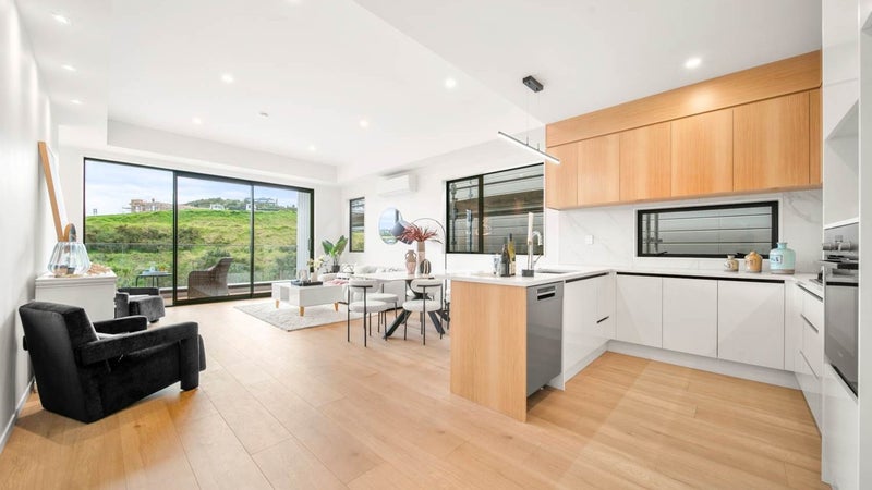 10 Tikati Rise, Long Bay, Auckland - Carousel 1