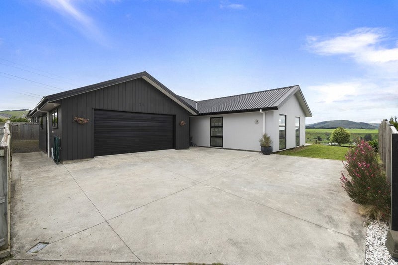 18 Varsity Heights, Fitzherbert, Palmerston North - Carousel 1