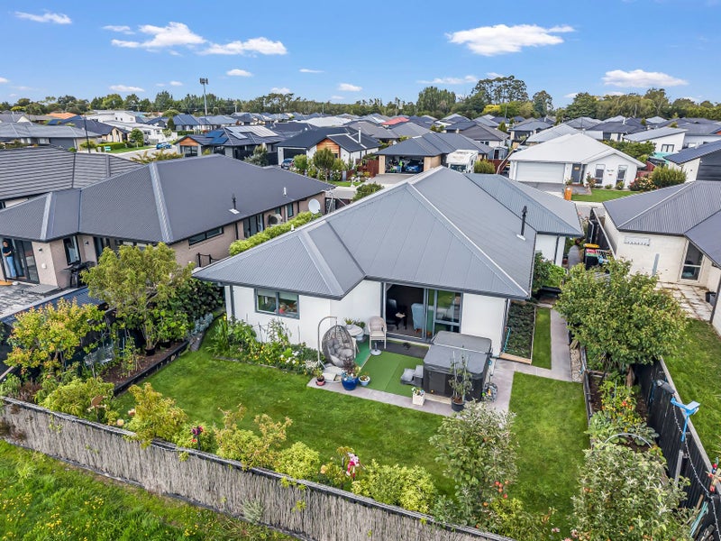 6 Clegg Street, Woodend, Woodend - Carousel 1