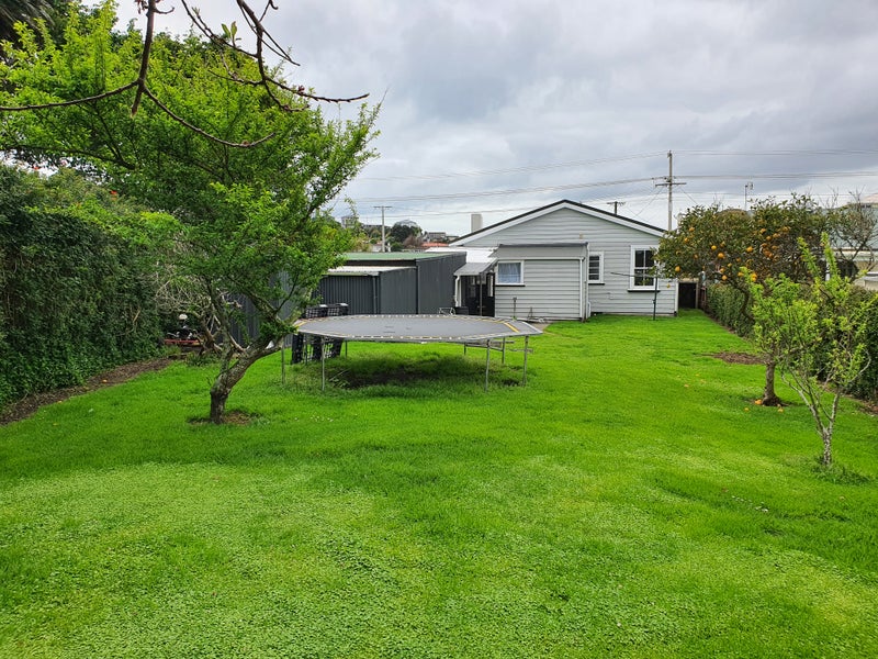 15 Paritutu Road, Spotswood, New Plymouth - Carousel 9