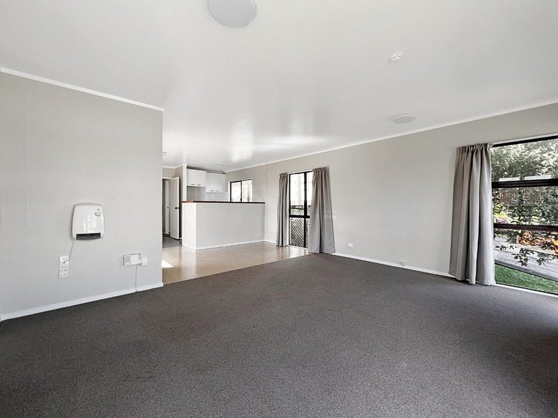 171 Bradbury Road, Highland Park, Auckland - Carousel 1