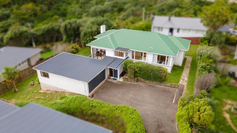 30 Tawa Terrace, Tawa, Wellington - Carousel 1