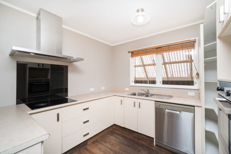 20 Rhodes Drive, Kelvin Grove, Palmerston North - Carousel 2