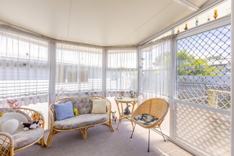 8 Dick Place, Onekawa, Napier - Carousel 2