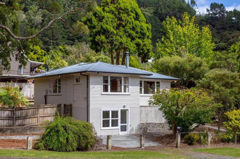 40 Jocelyn Crescent, Pinehaven, Upper Hutt - Carousel 2