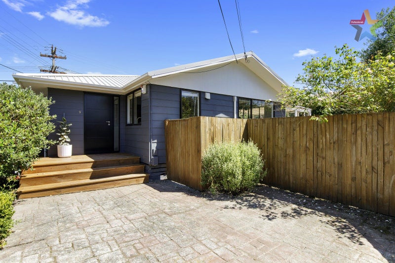 9 Field Street, Silverstream, Upper Hutt - Carousel 1