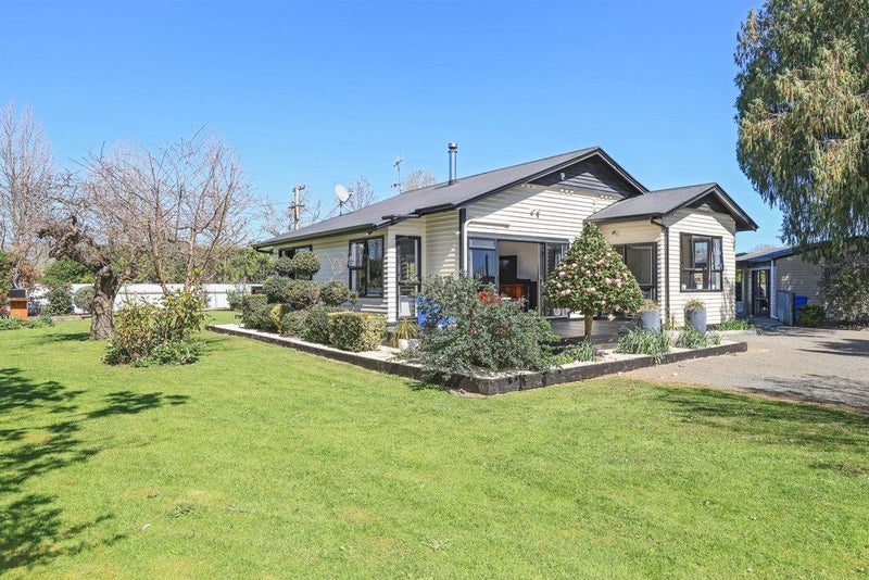 7 Longlands Road East, Longlands, Hastings - Carousel 1