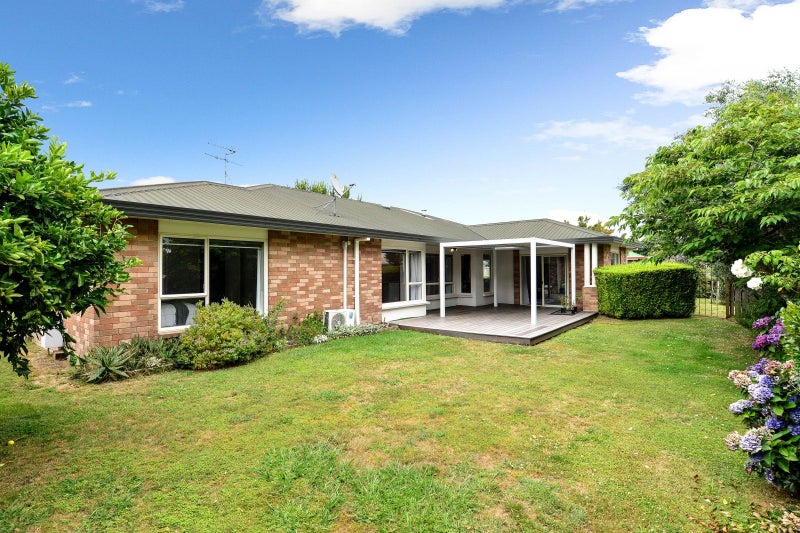 10 Admiral Crescent, Flagstaff, Hamilton - Carousel 1