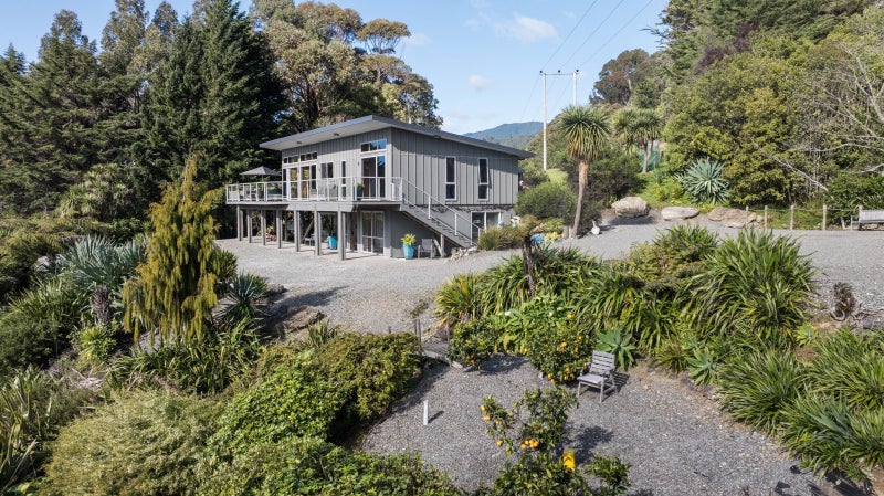 784A Queen Charlotte Drive, Picton - Carousel 2