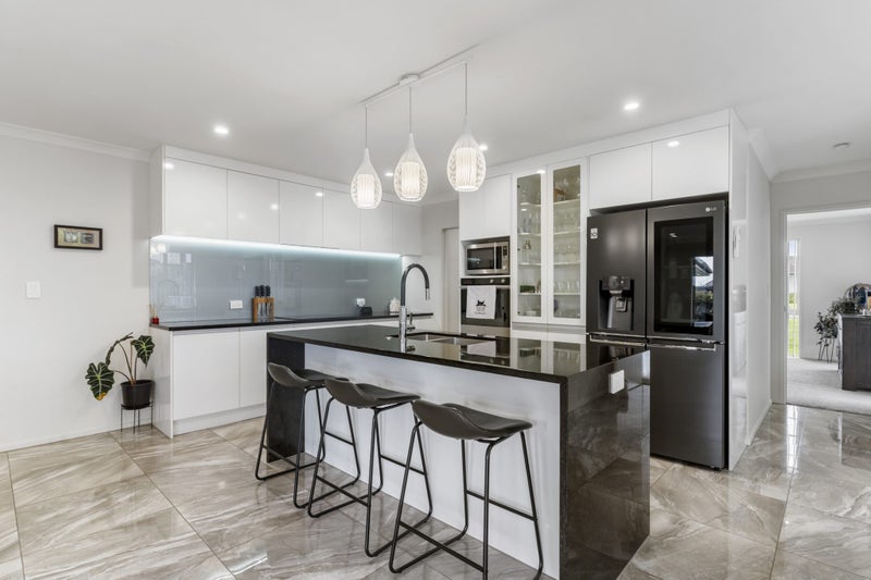 6 Artists Avenue, Beachlands, Auckland - Carousel 2