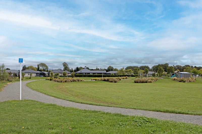 17 Minerva Crescent, Woodend, Woodend - Carousel 16