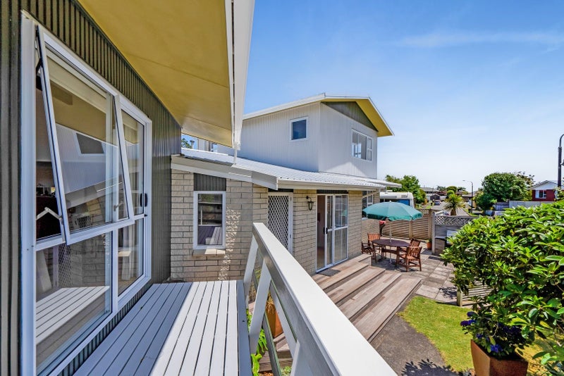 5 Longview Drive, Merrilands, New Plymouth - Carousel 2