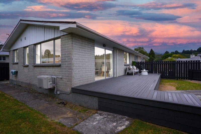 5a SEQUOIA PL, MAORIBANK, UPPER HUTT - Carousel 2